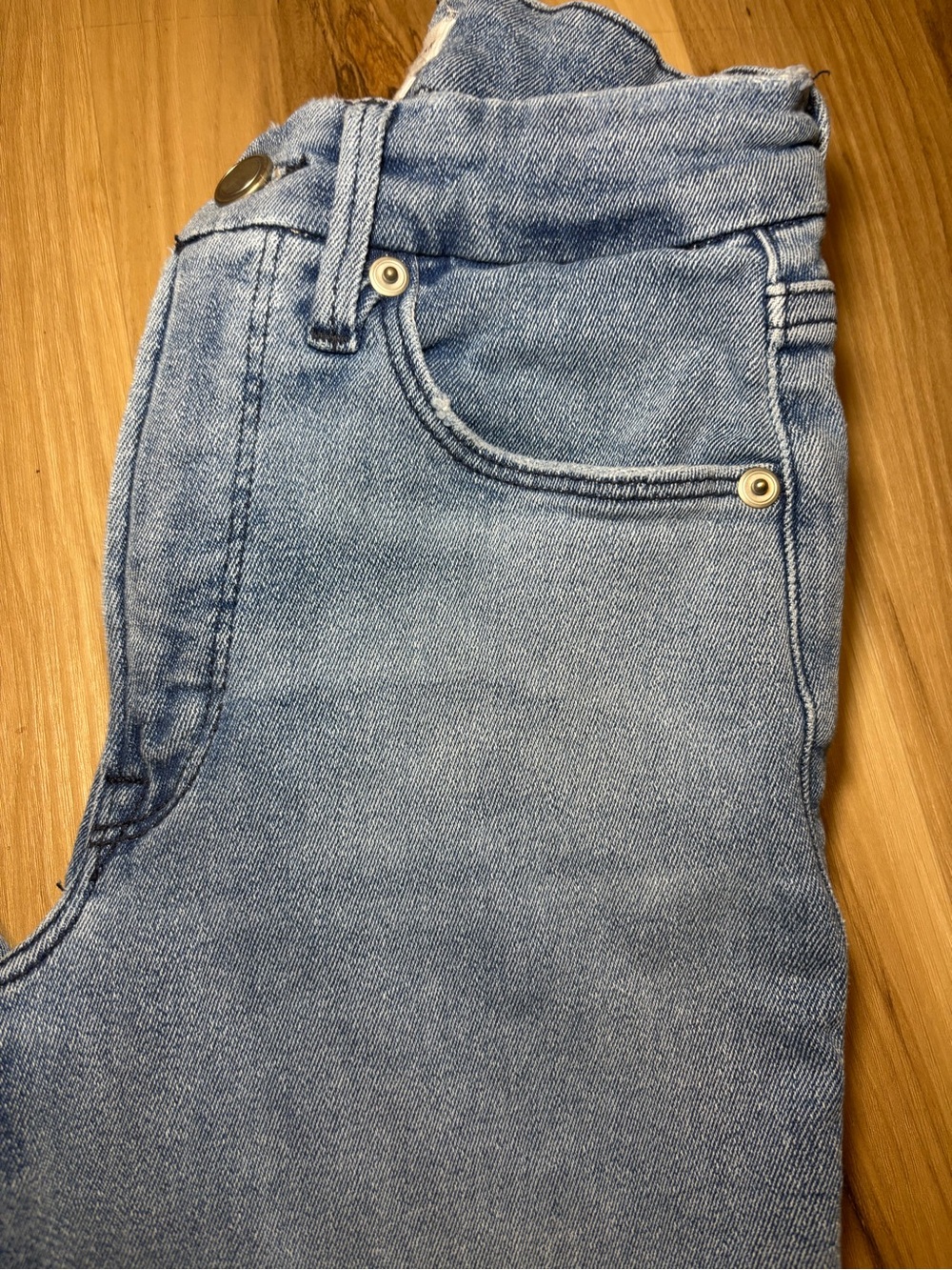 Good American Light Blue Frayed-Hem Cropped Jeans - Picture 2 of 16